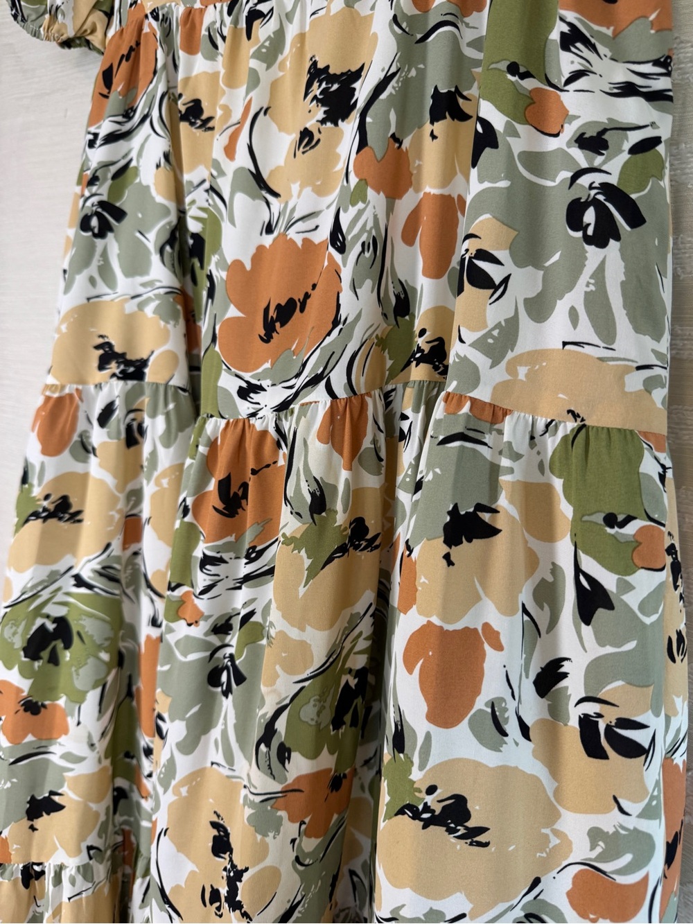 ASTR The Label floral midi dress in the Rust Sage Floral print with olive green - Picture 4 of 10